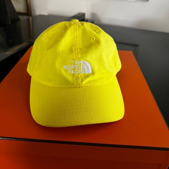 North Face Bright Yellow Cap - Picture 1 of 5